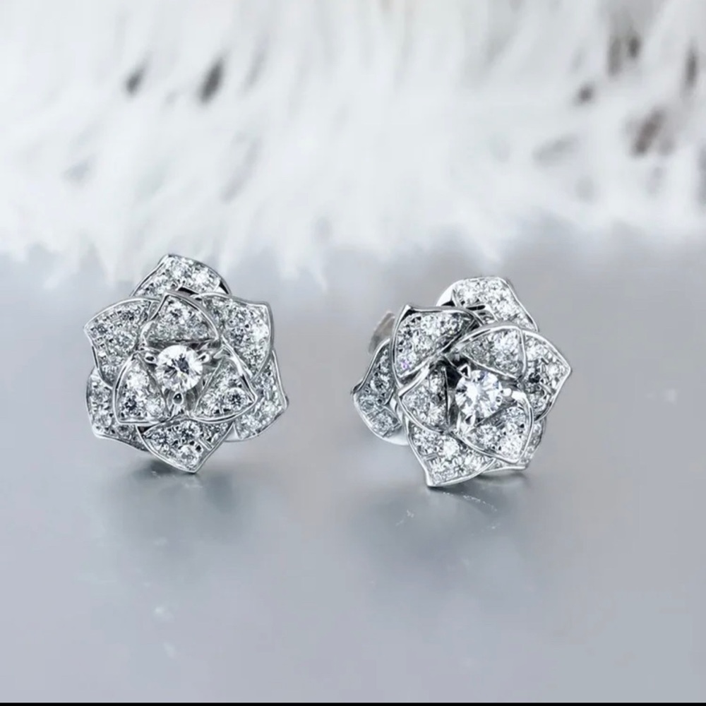 925 Sterling Silver Zircon Beautiful Design 3D Rose Studded Earrings